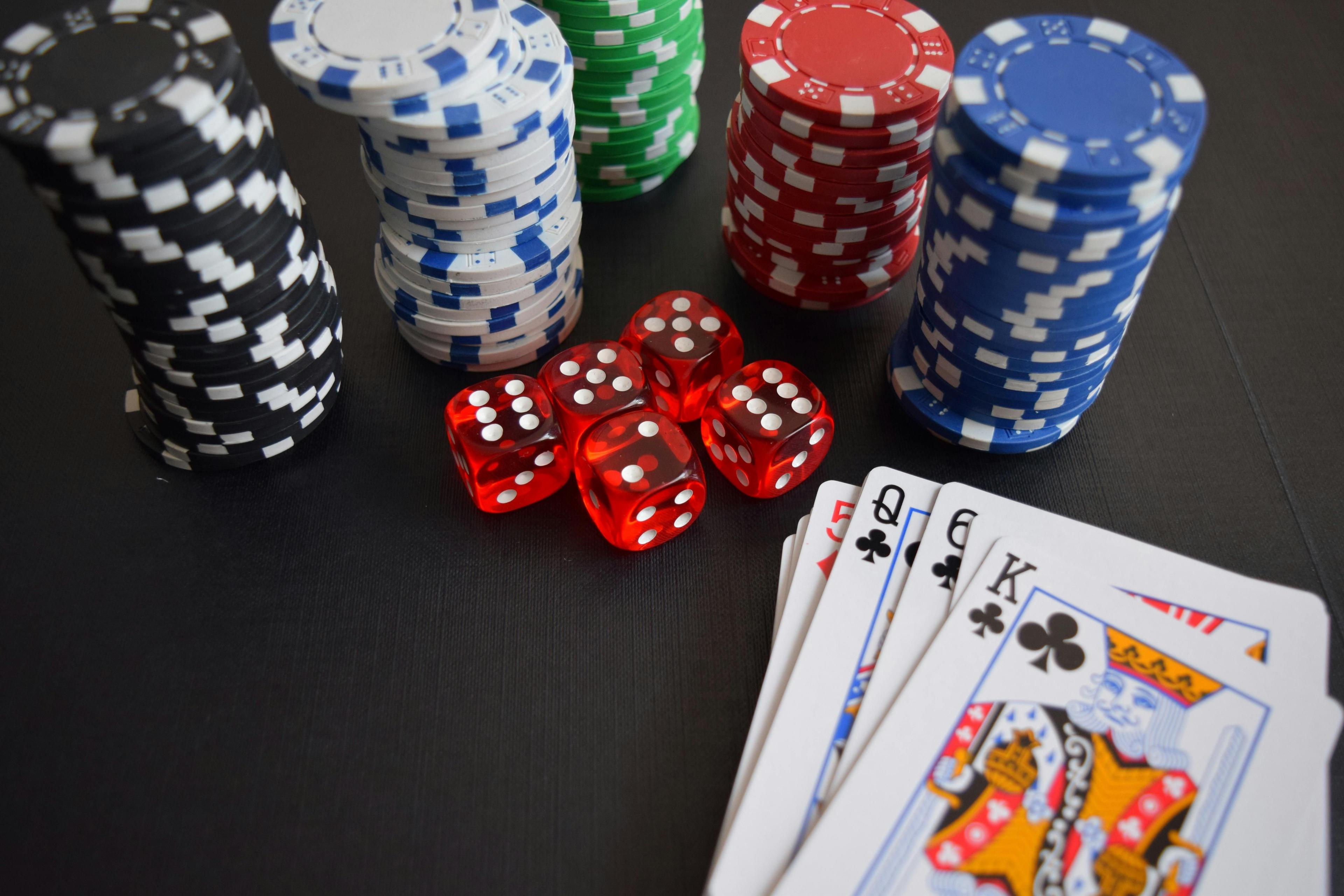 Explorando el casino en línea de GTA: Juego, apuestas y paralelismos con el mundo real